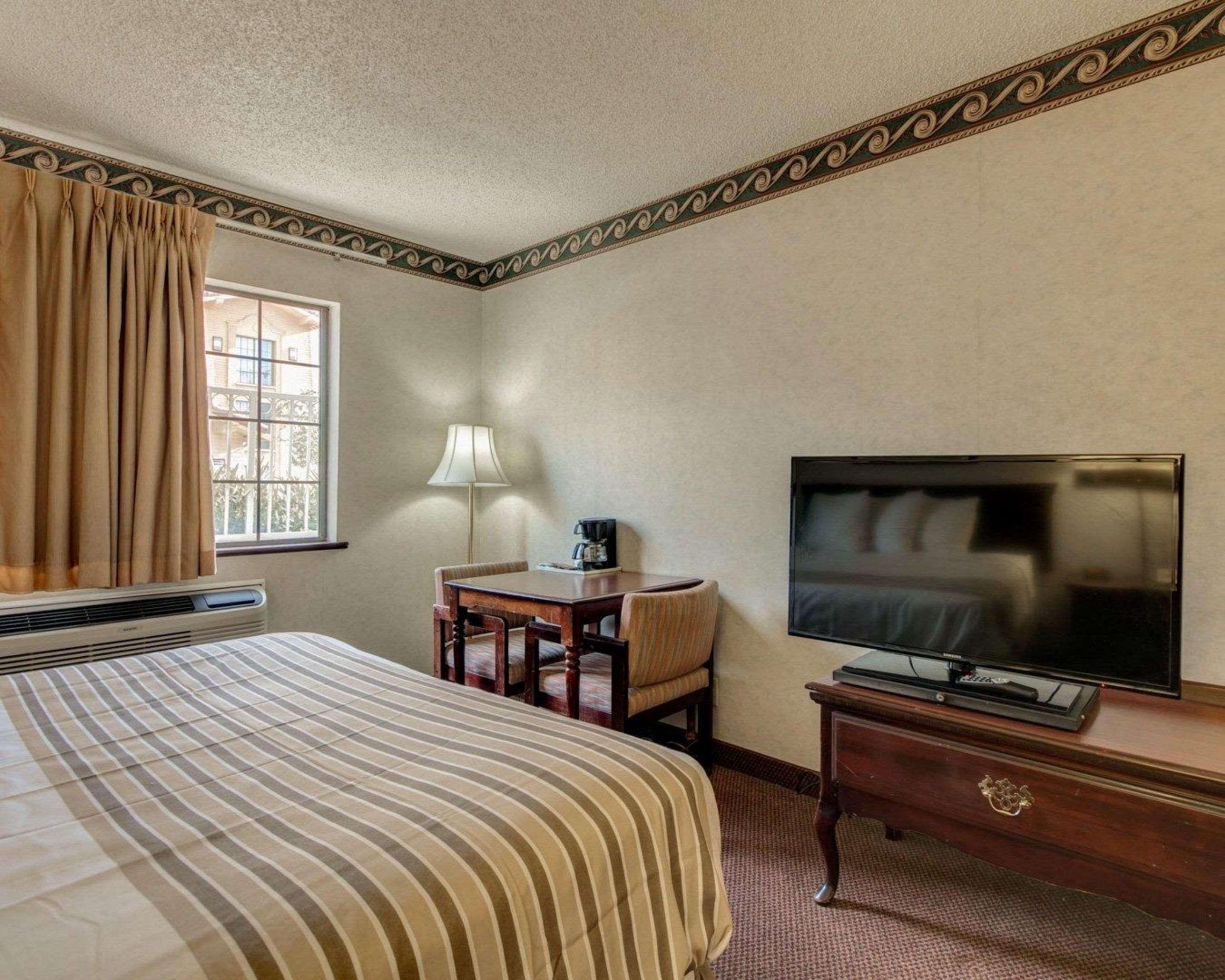 Econo Lodge Inn & Suites El Paso Extérieur photo