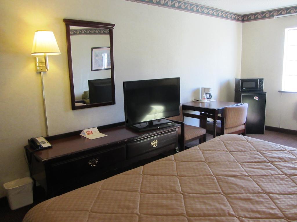 Econo Lodge Inn & Suites El Paso Extérieur photo